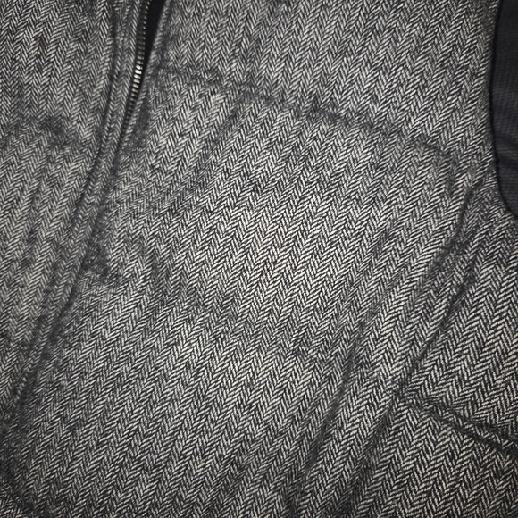 Old Navy Women's Charcoal Quilted Vest - Picture 6 of 8